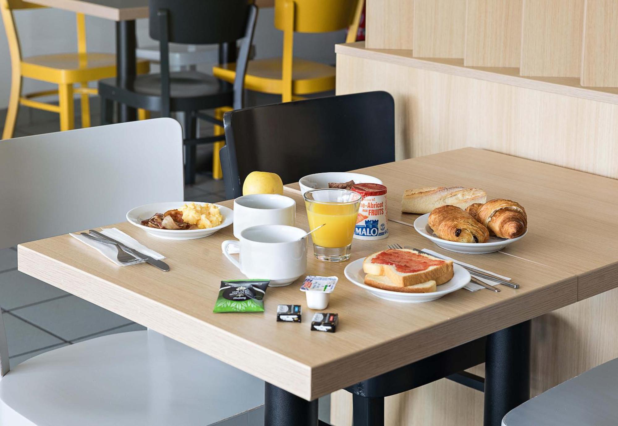 B&B Hotel Rouen Saint-Étienne-du-Rouvray Buitenkant foto