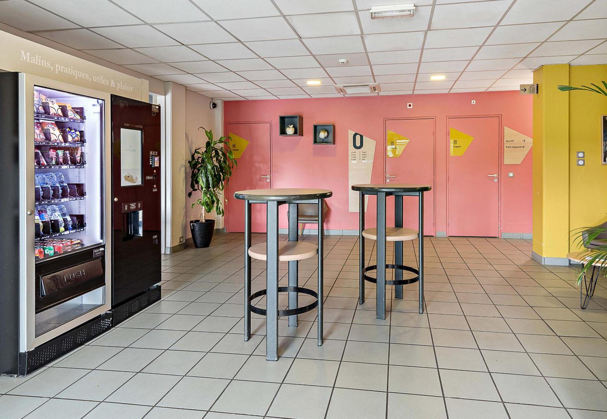 B&B Hotel Rouen Saint-Étienne-du-Rouvray Buitenkant foto