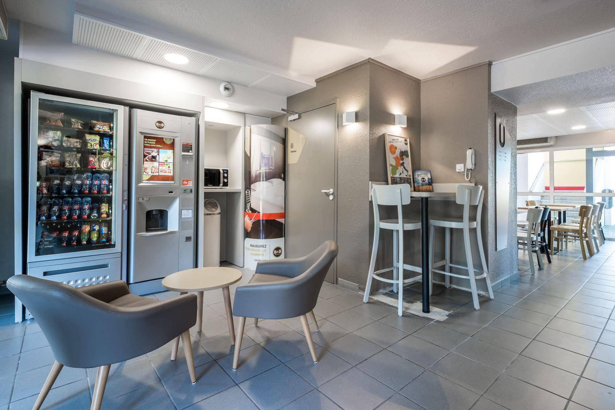 B&B Hotel Rouen Saint-Étienne-du-Rouvray Buitenkant foto